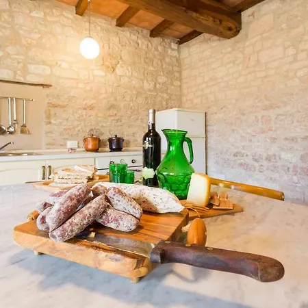 Costanzi: Beautiful Rural Apartment!