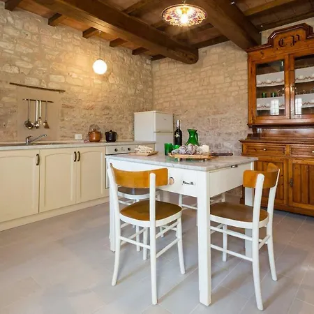 Costanzi: Beautiful Rural Apartment!